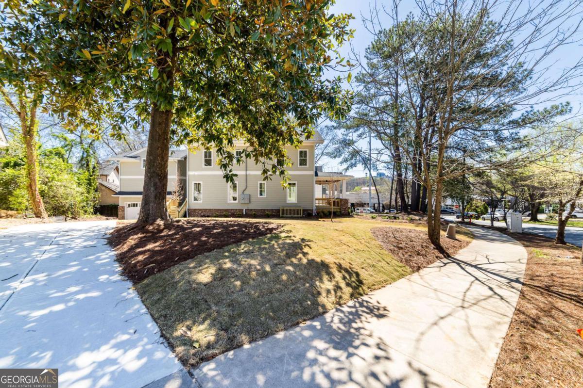585 Sherwood RD NE