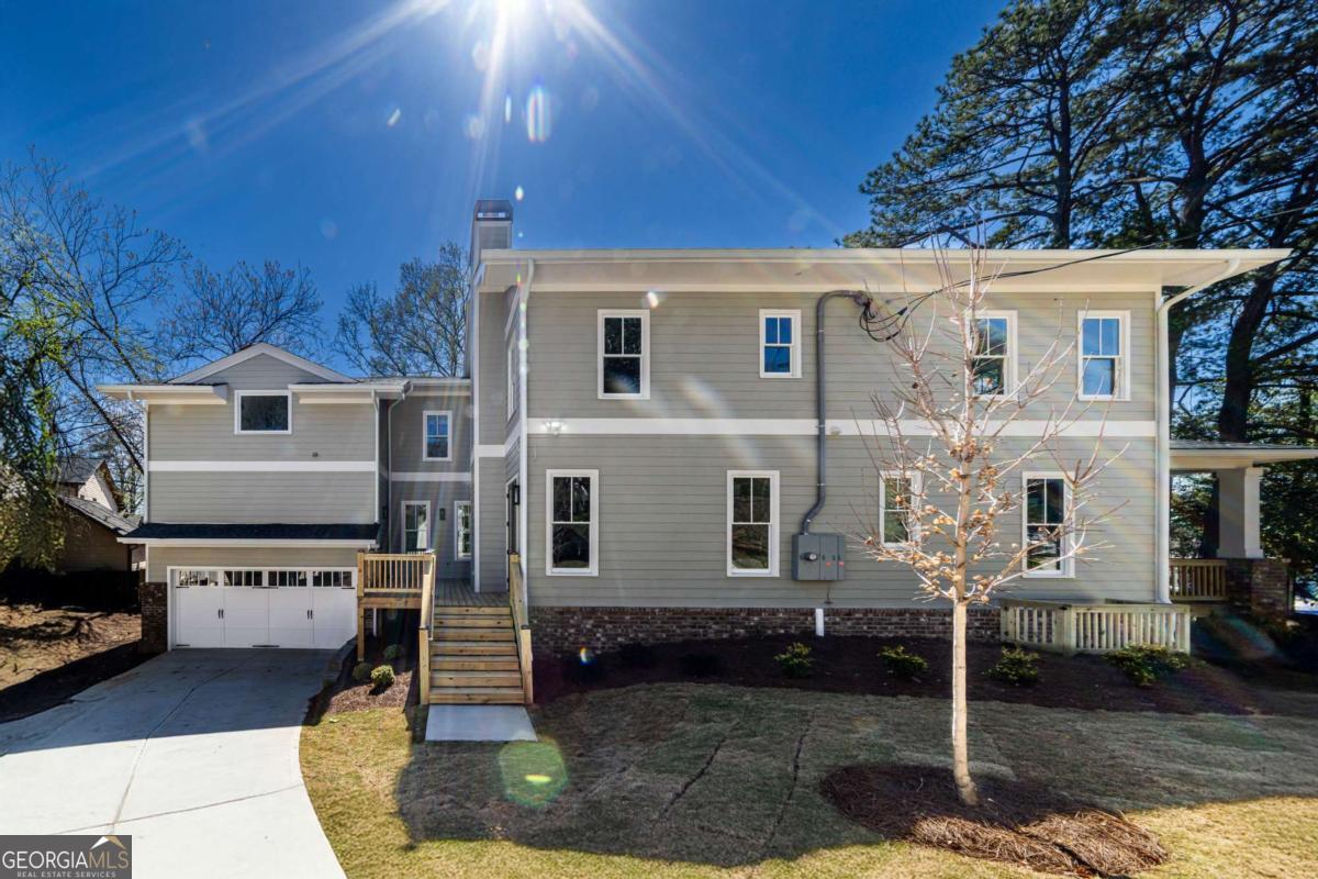 585 Sherwood RD NE