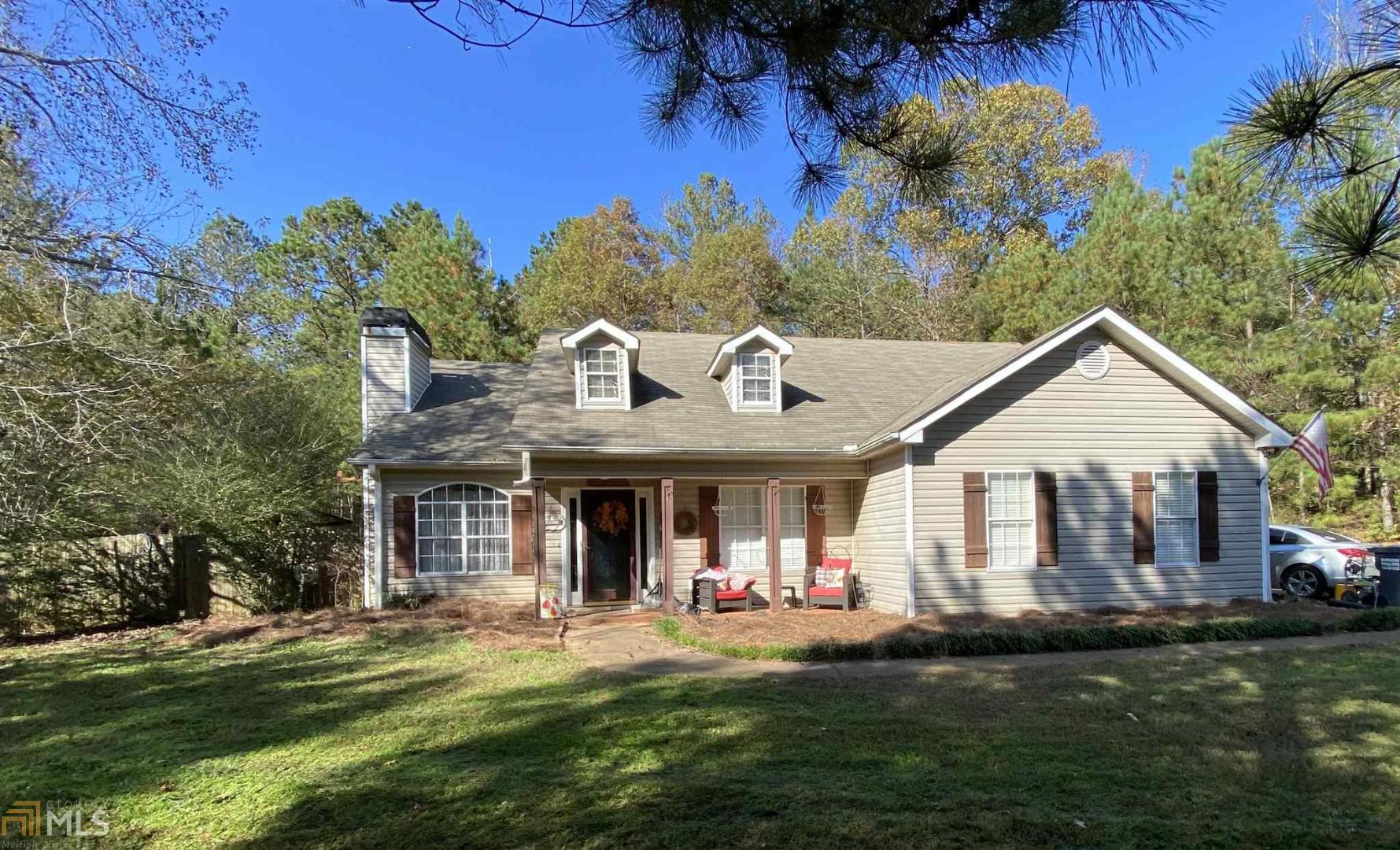 Adorable home on just over an acre with many upgrades! Home sets in a quite neighborhood in the most desirable school district in Newton Co! It features granite countertops and updated tile backsplash, wood-like tile floors through kitchen and hall, new propane gas logs in the living room, garage converted into a wonderful media room with its own AC system and many more! Gather the family and make this your new home for the Holidays!!