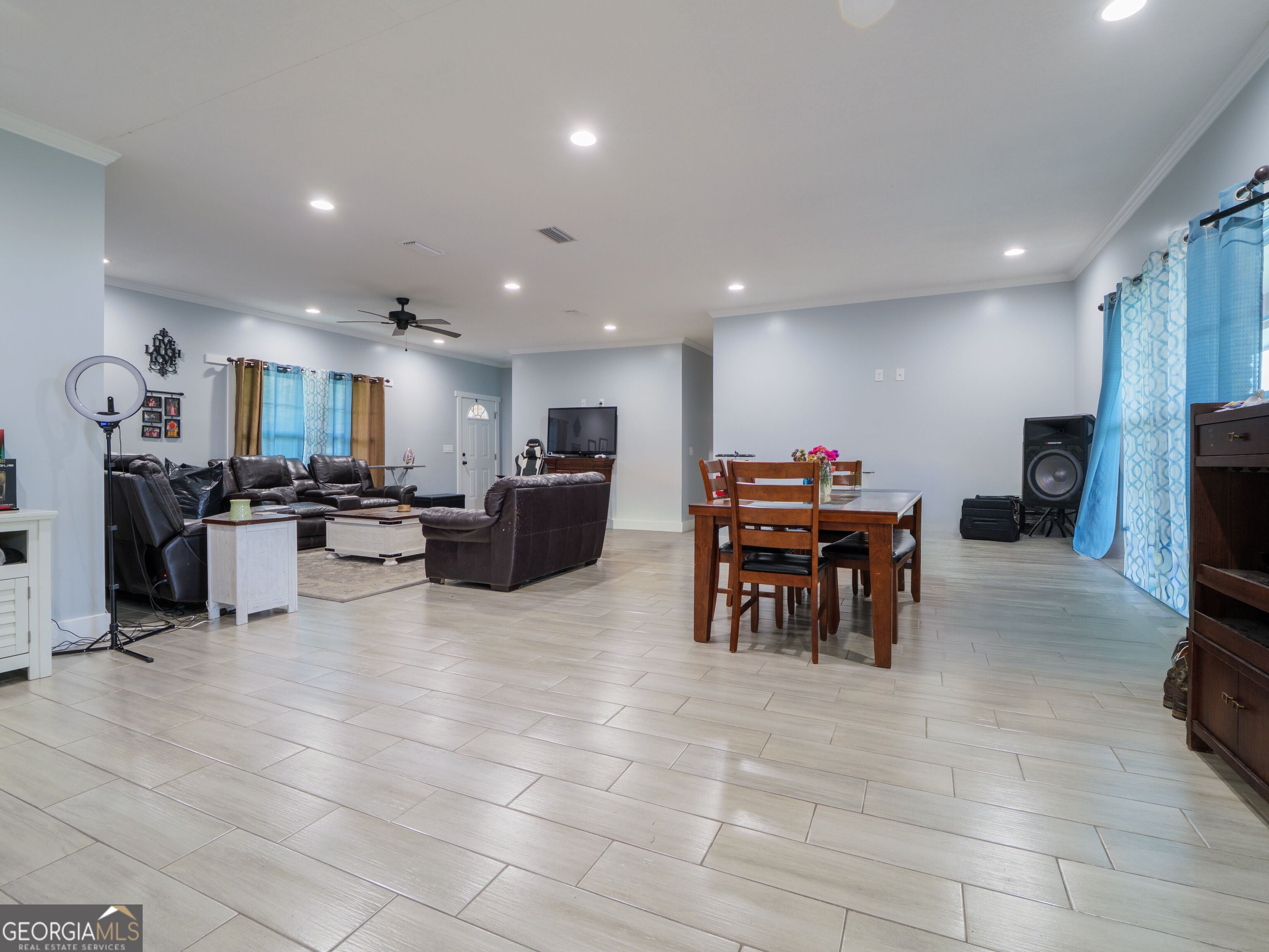 2301 Azalea DR