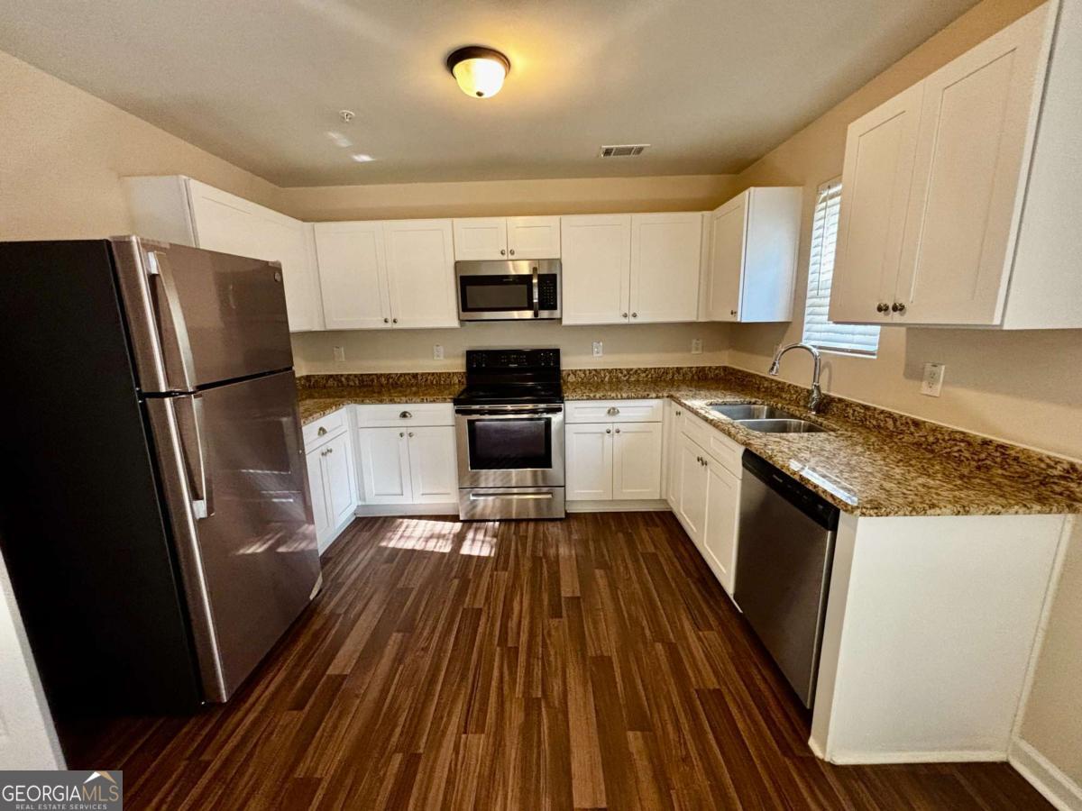 637 Carlton Pointe DR