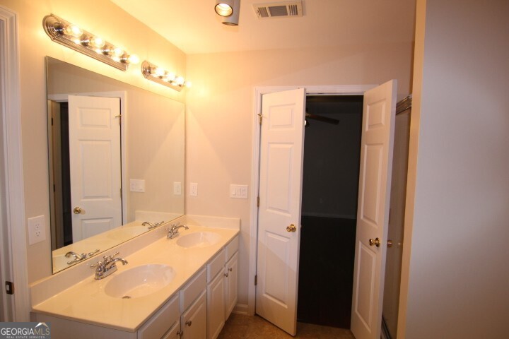 St Claire - Residential Lease