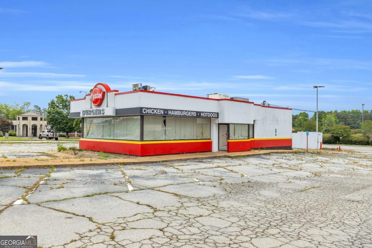 2484 MAIN ST E