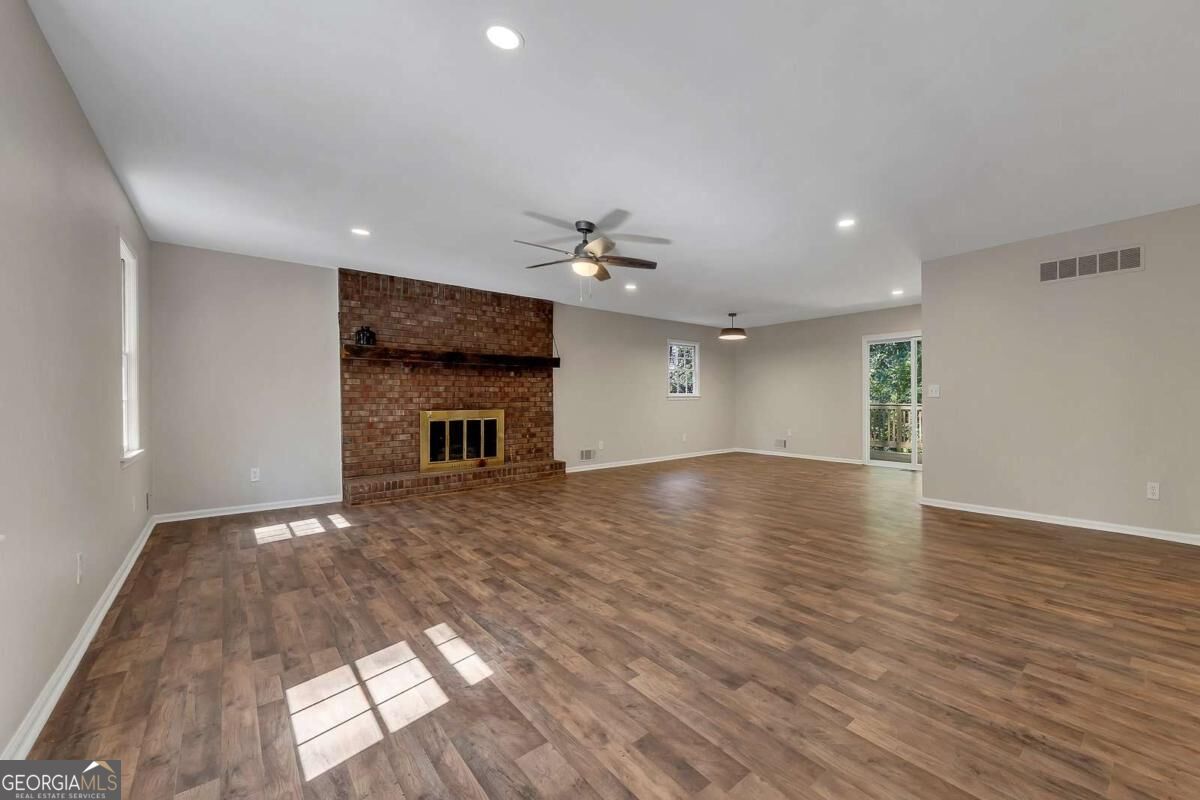 1887 Beaver Dam LN NE