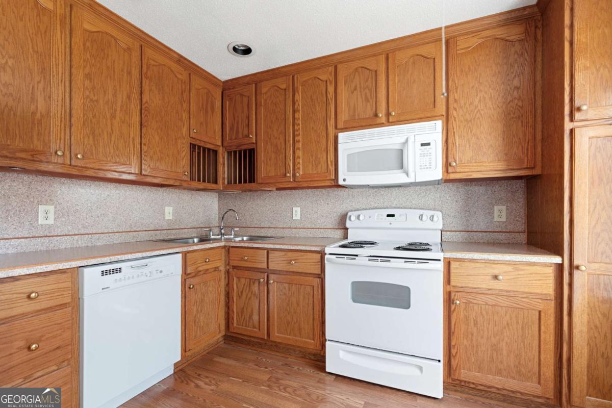 1104 Country CT
