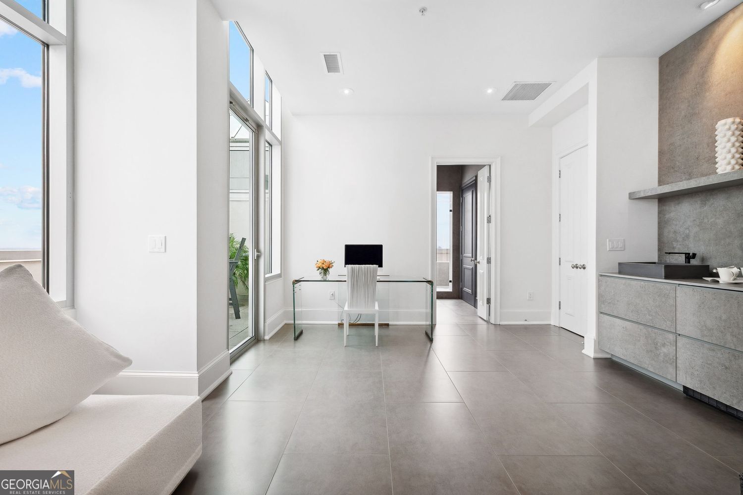 2828 PEACHTREE - Residential