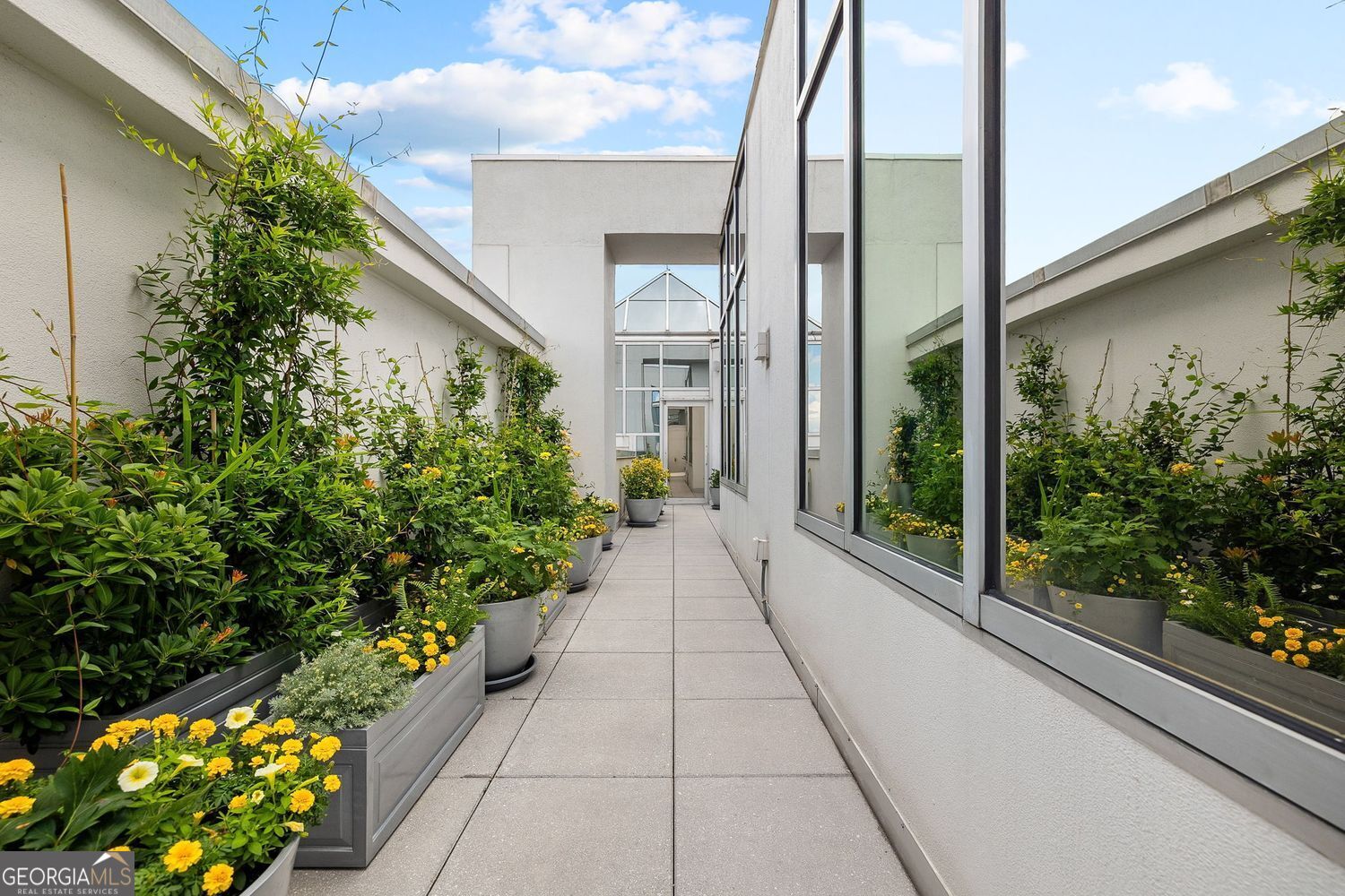 2828 PEACHTREE - Residential