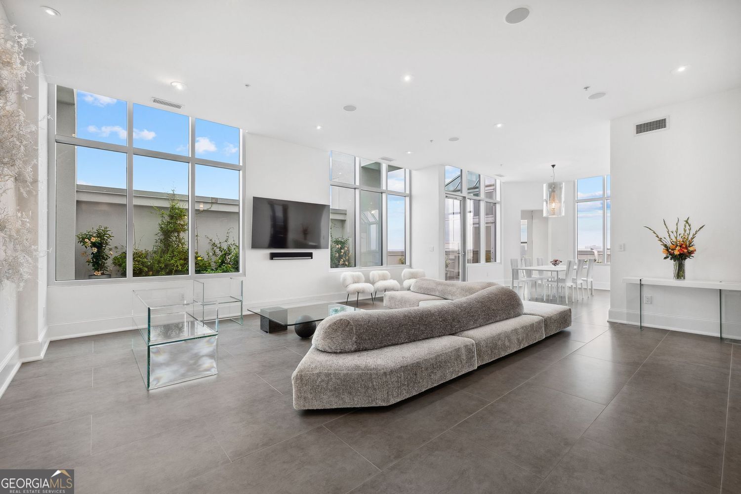 2828 PEACHTREE - Residential