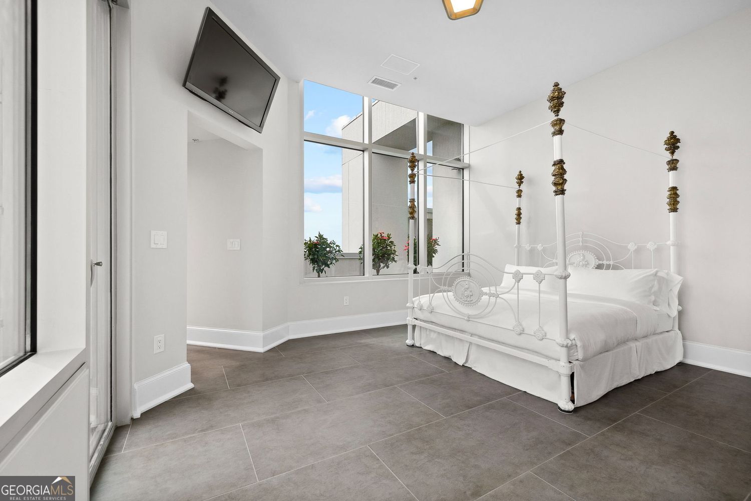 2828 PEACHTREE - Residential