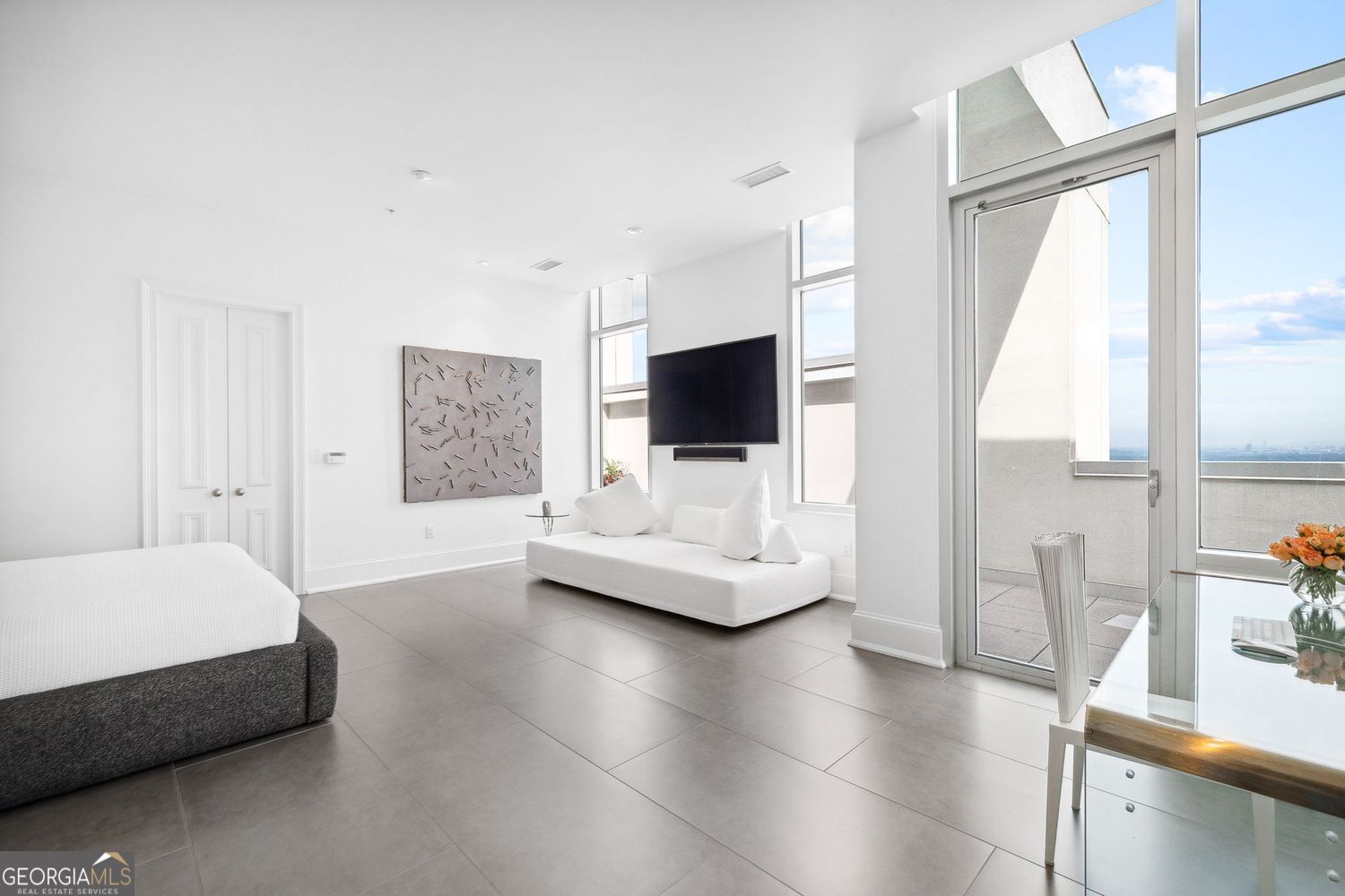 2828 PEACHTREE - Residential