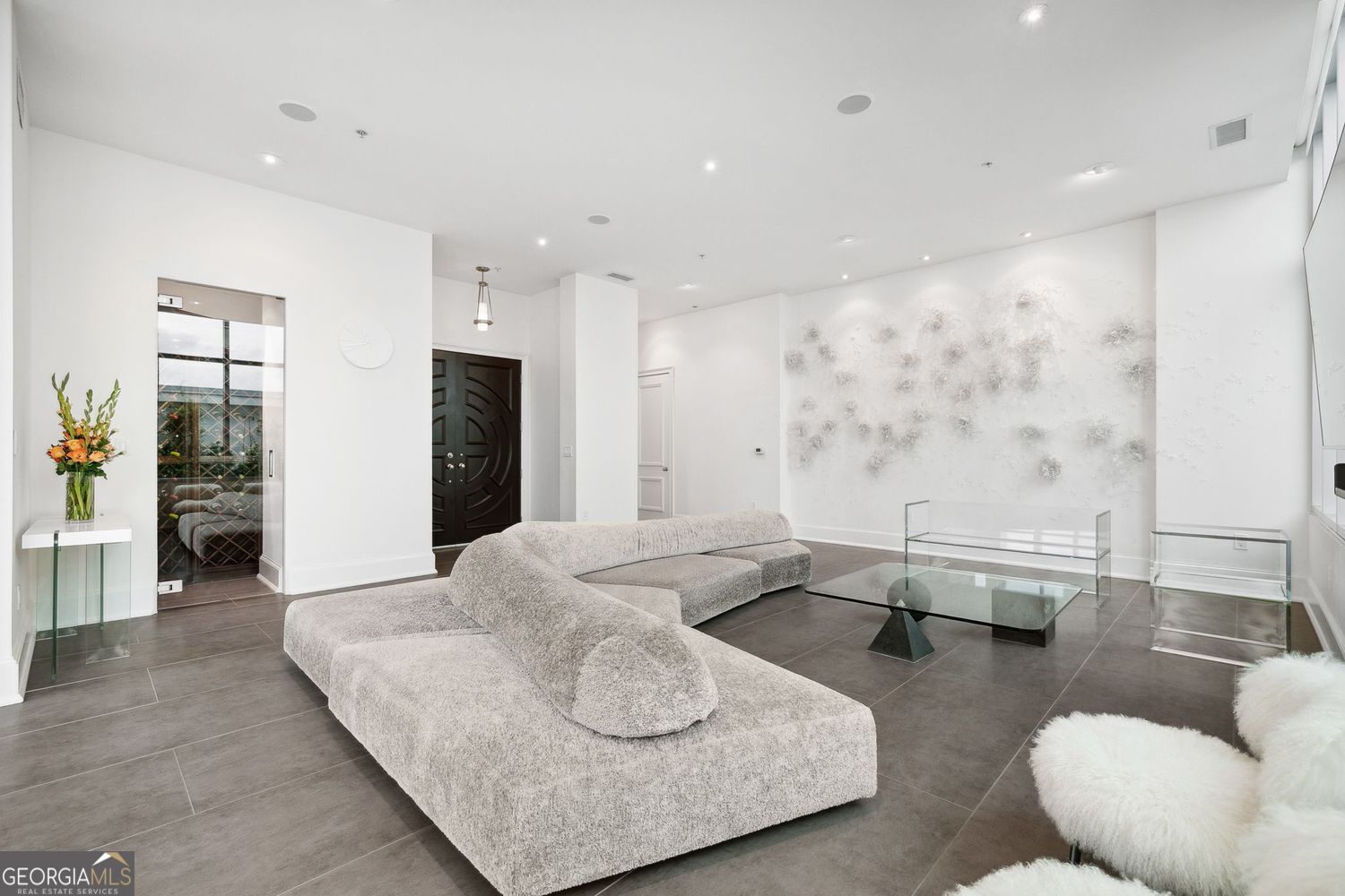 2828 PEACHTREE - Residential