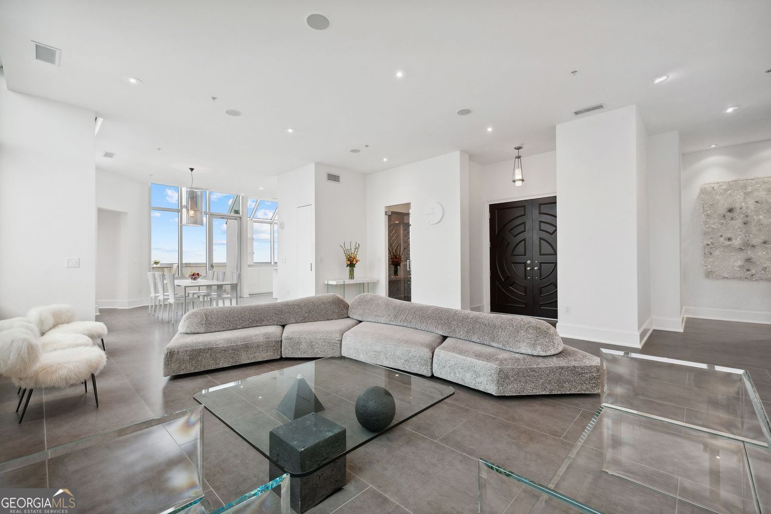2828 PEACHTREE - Residential