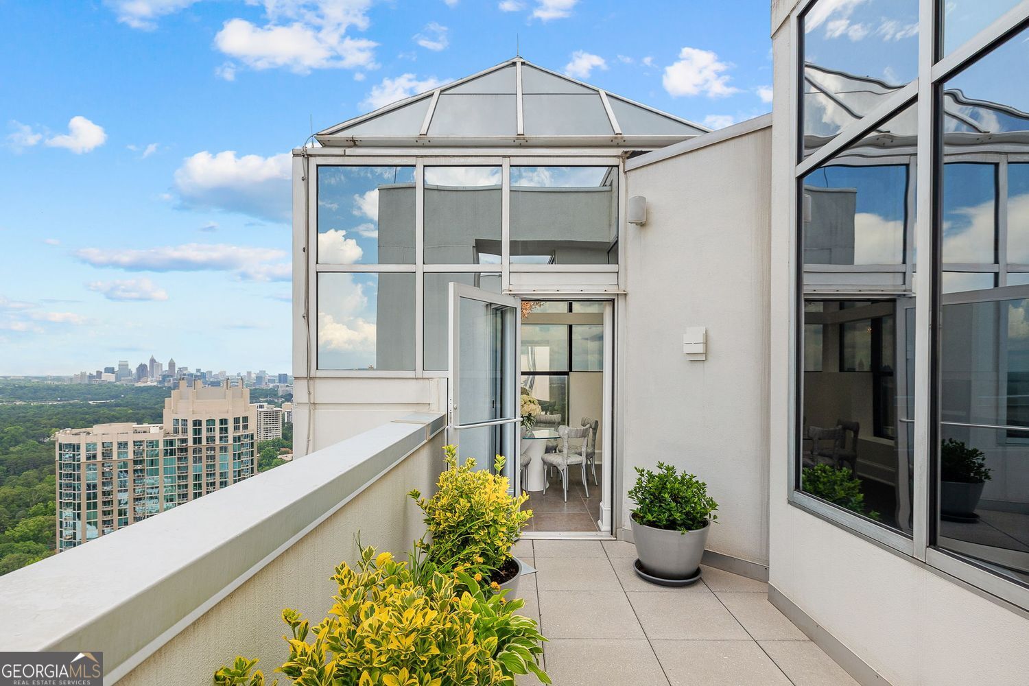 2828 PEACHTREE - Residential