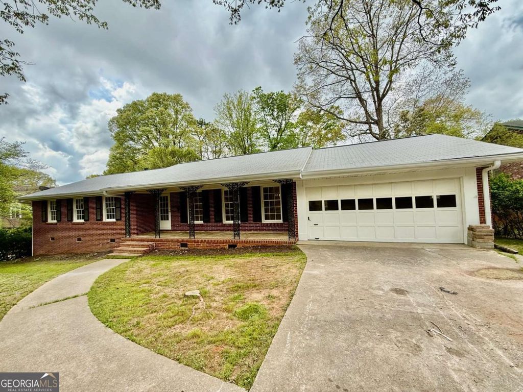 Photo of 527 Rimrock Trail, Stone Mountain, GA 30083 (MLS # 10725056)