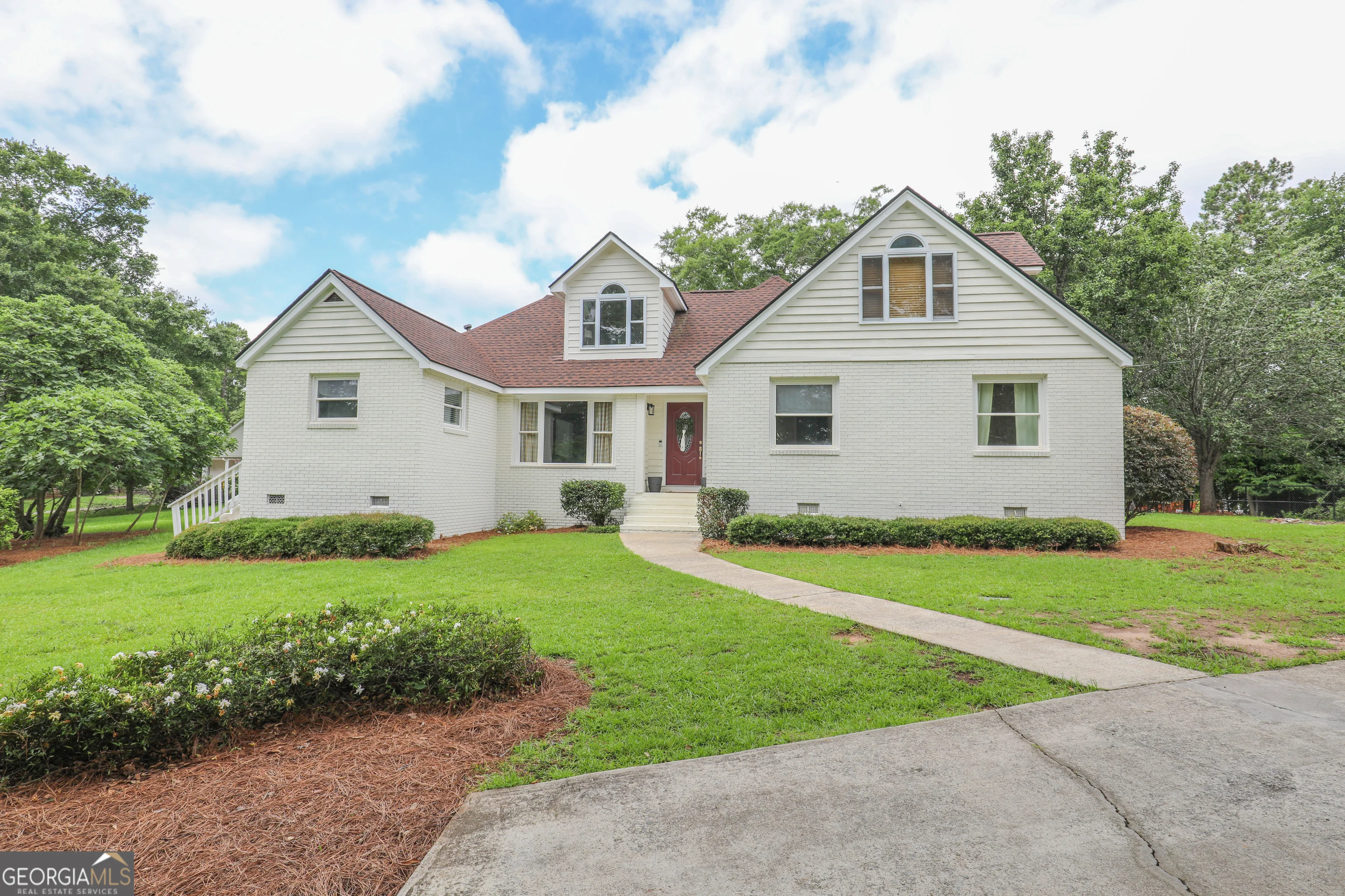 146 E Lakeview Drive NE