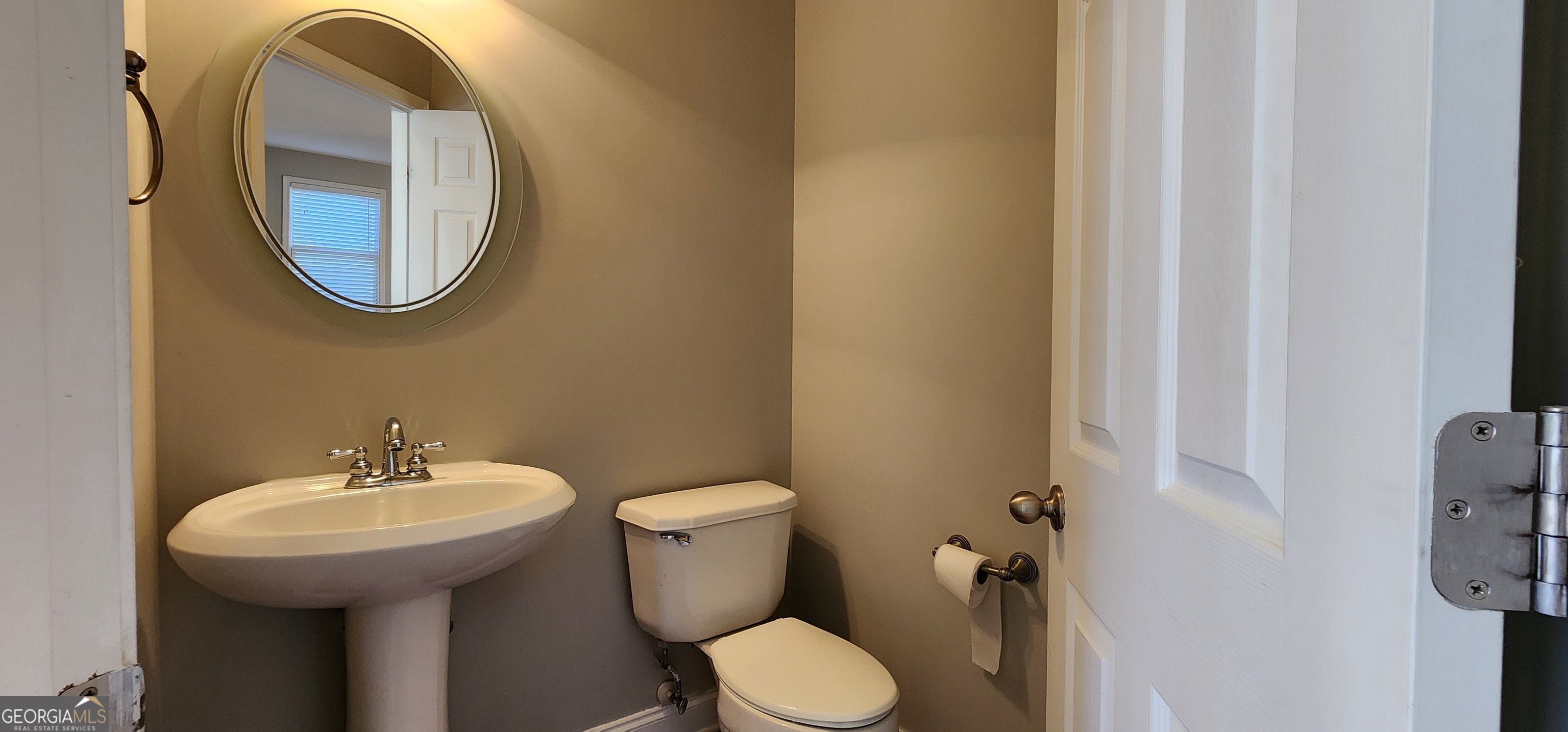 Cumming, Georgia 30041, United States, 4 Bedrooms Bedrooms, ,3 BathroomsBathrooms,Residential,Active,25719