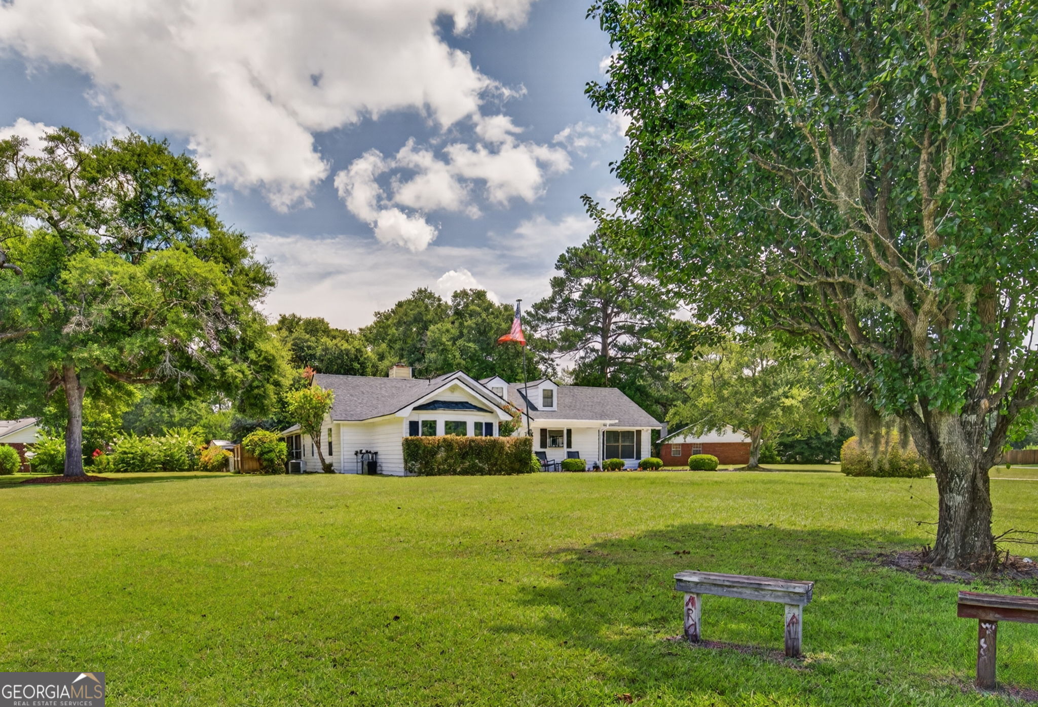 385 Lemans DR