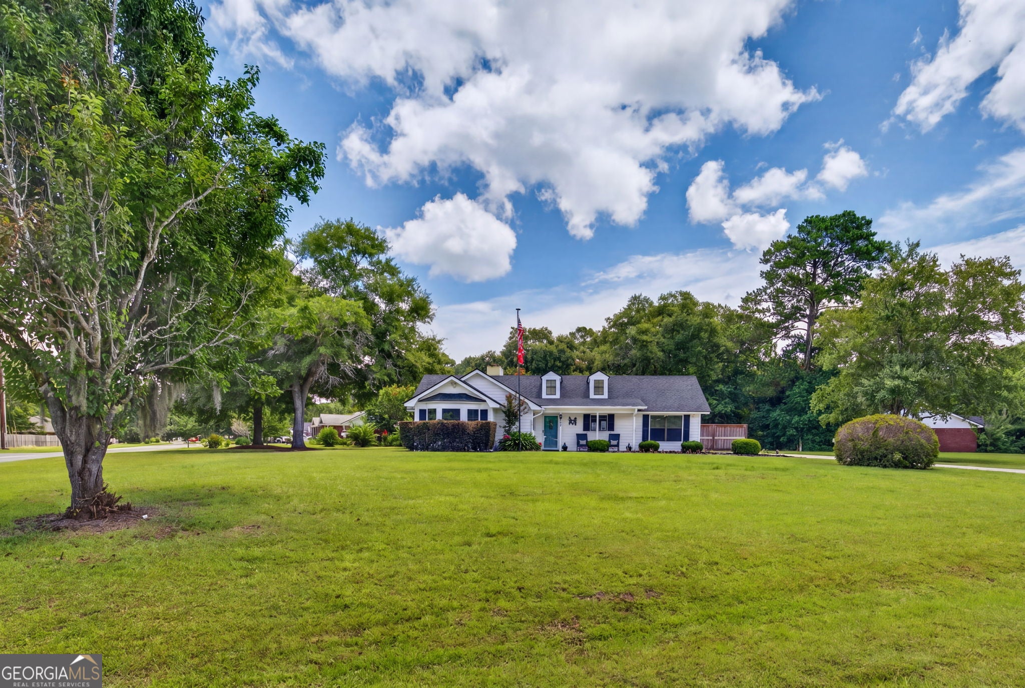 385 Lemans DR