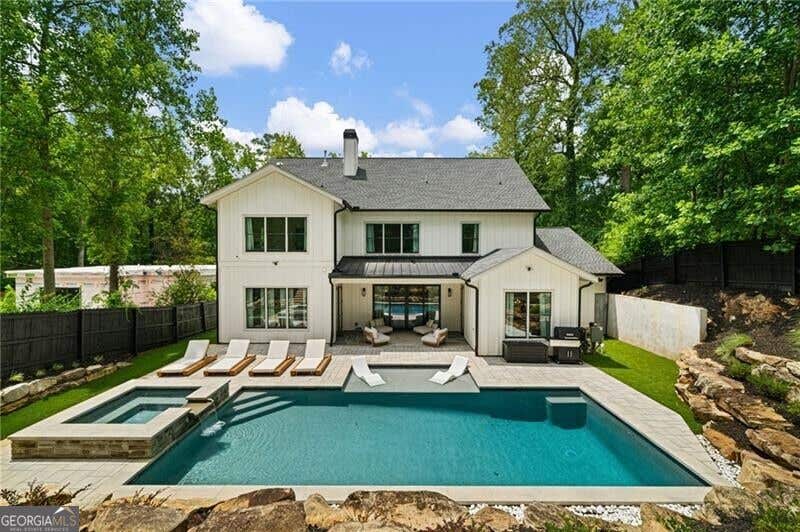 Photo of 1376 Lavista Road NE, Atlanta, GA 30324 (MLS # 10832811)