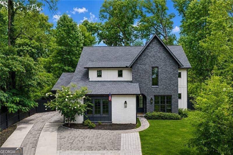 Photo of 1376 Lavista Road NE, Atlanta, GA 30324 (MLS # 10832811)