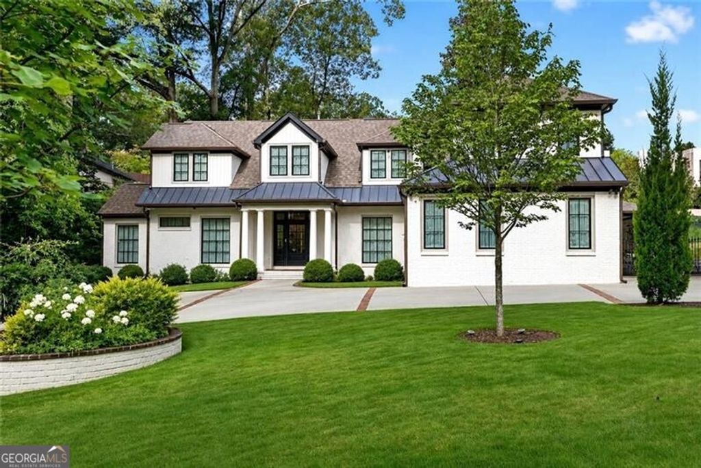 Photo of 3230 W Andrews Drive, Atlanta, GA 30305 (MLS # 10773919)