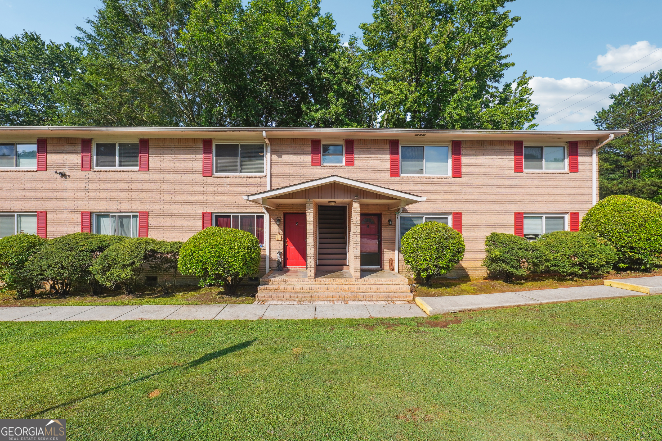 Beautifully remodeled 2 bed/1 bath apartment. All new stainless steel appliances. 10 minute walk to downtown Lawrenceville and close to shopping, restaurants and entertainment. For more information text or call 770-679-1770. **Agent must show property**