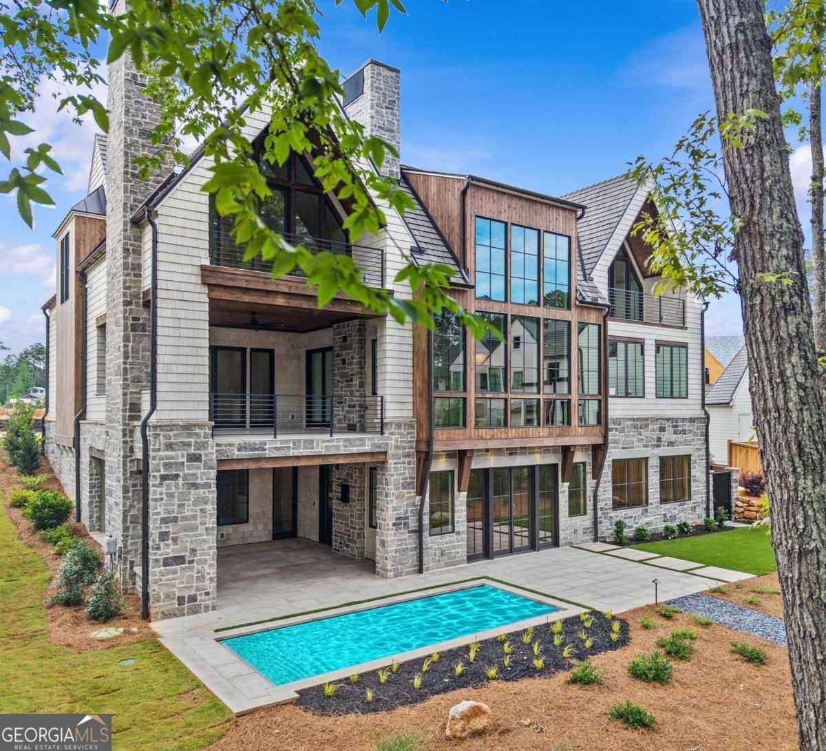1111 Longview CMNS