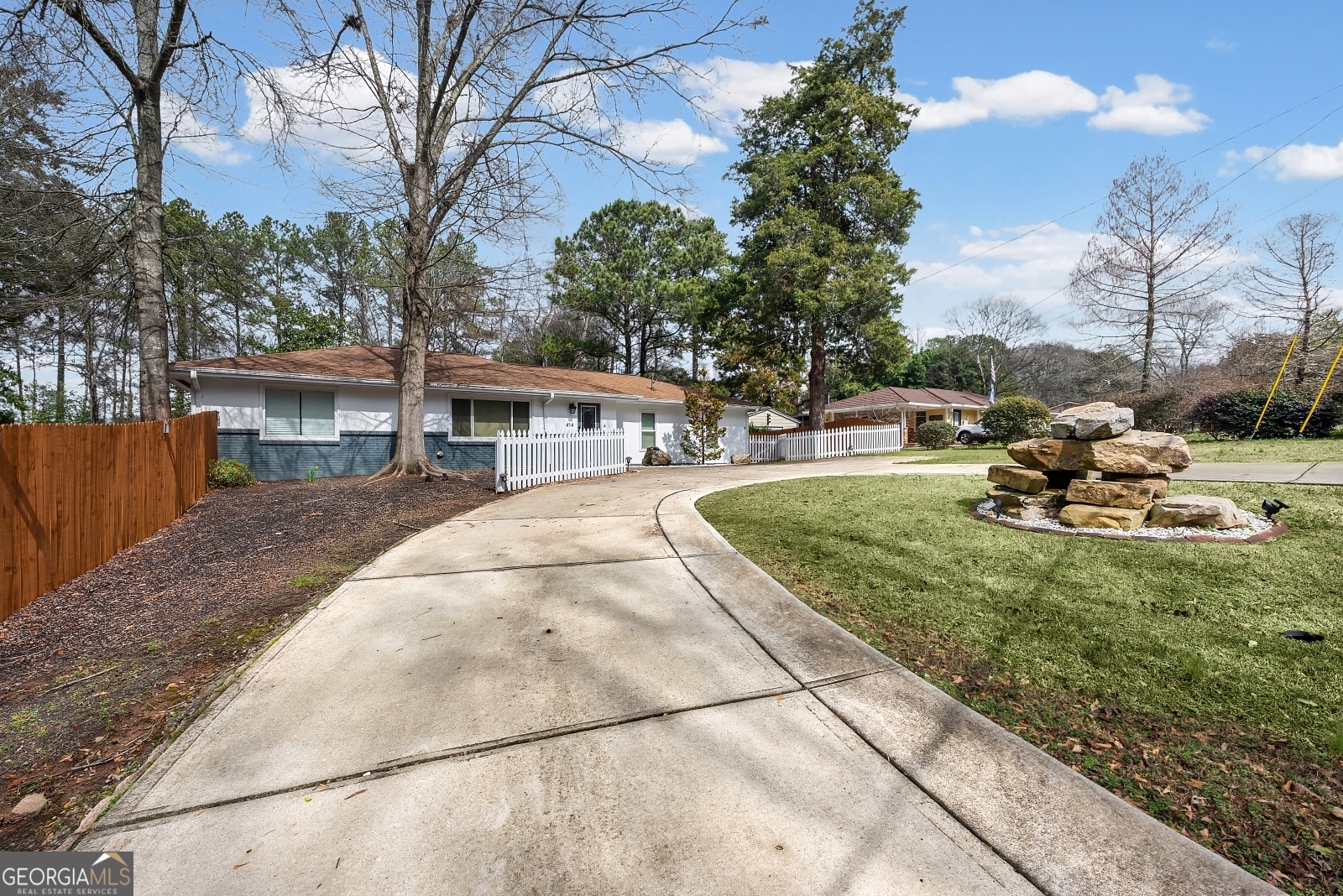 414 Charles PL