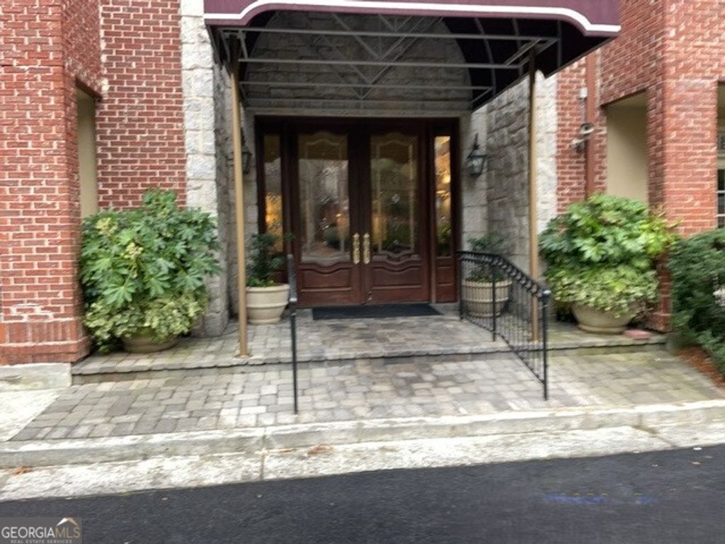 Photo of 1735 Peachtree Street NE #122, Atlanta, GA 30309 (MLS # 10675386)