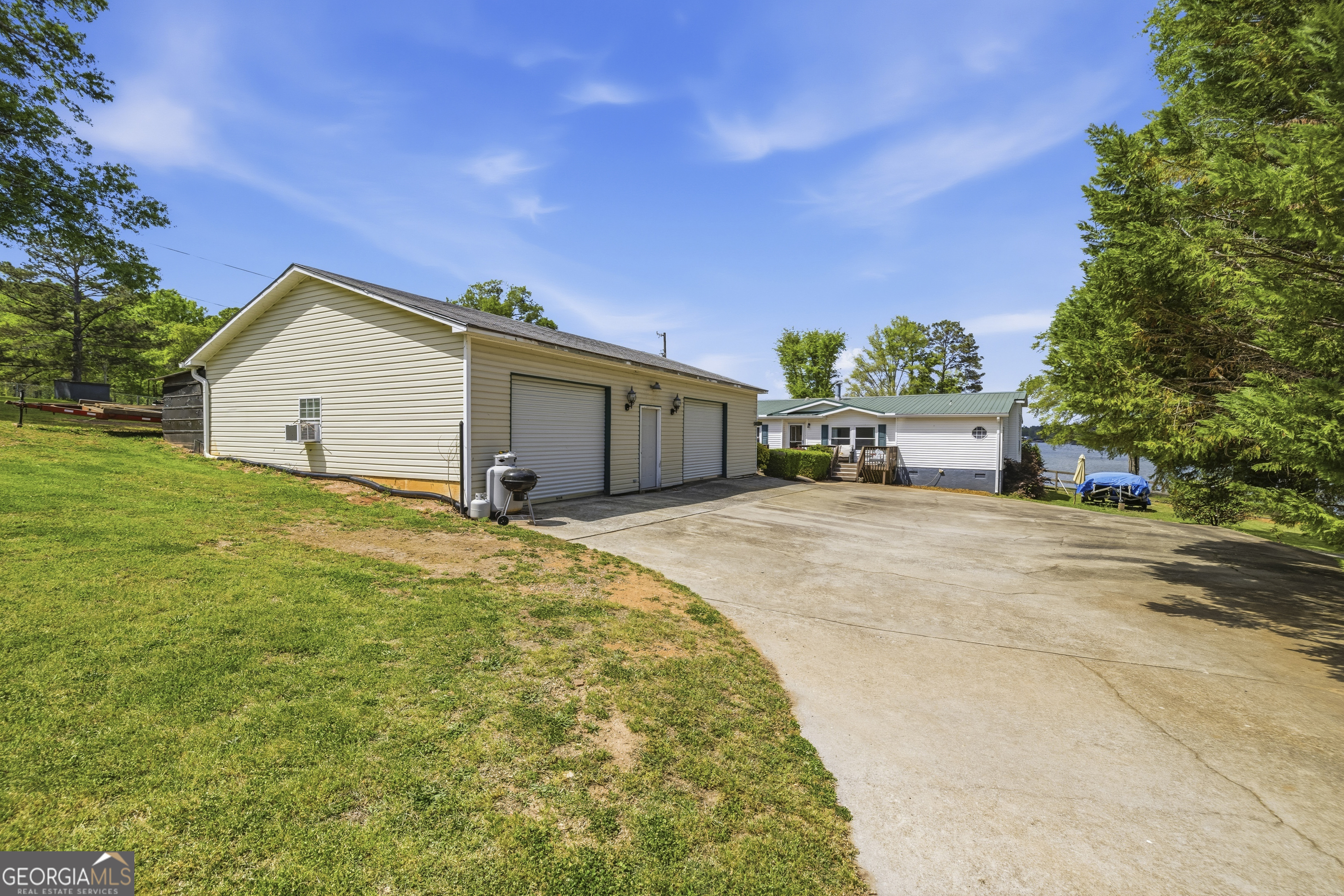 1052 Crooked Creek RD