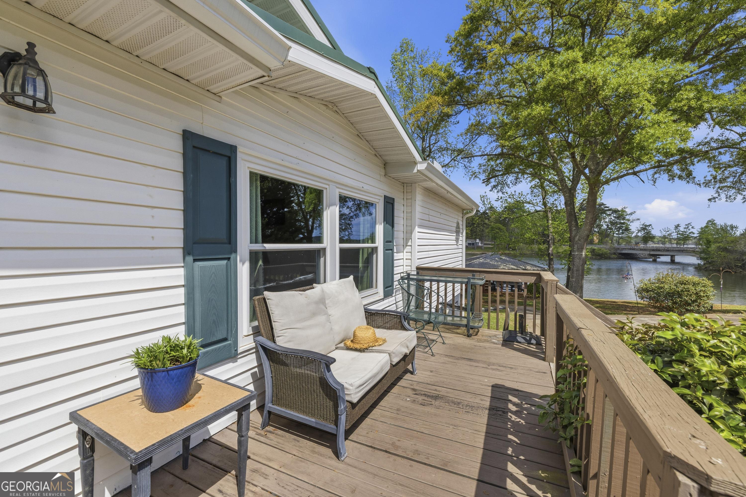 1052 Crooked Creek RD