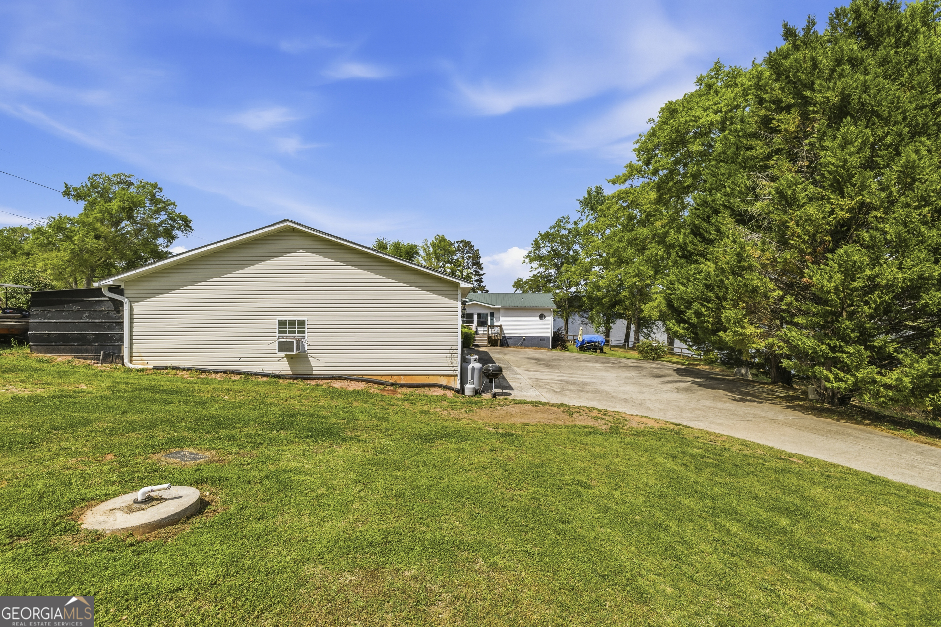 1052 Crooked Creek RD