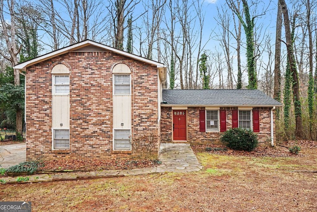 Photo of 126 W Jousters Lane NW, Lawrenceville, GA 30044 (MLS # 10688272)