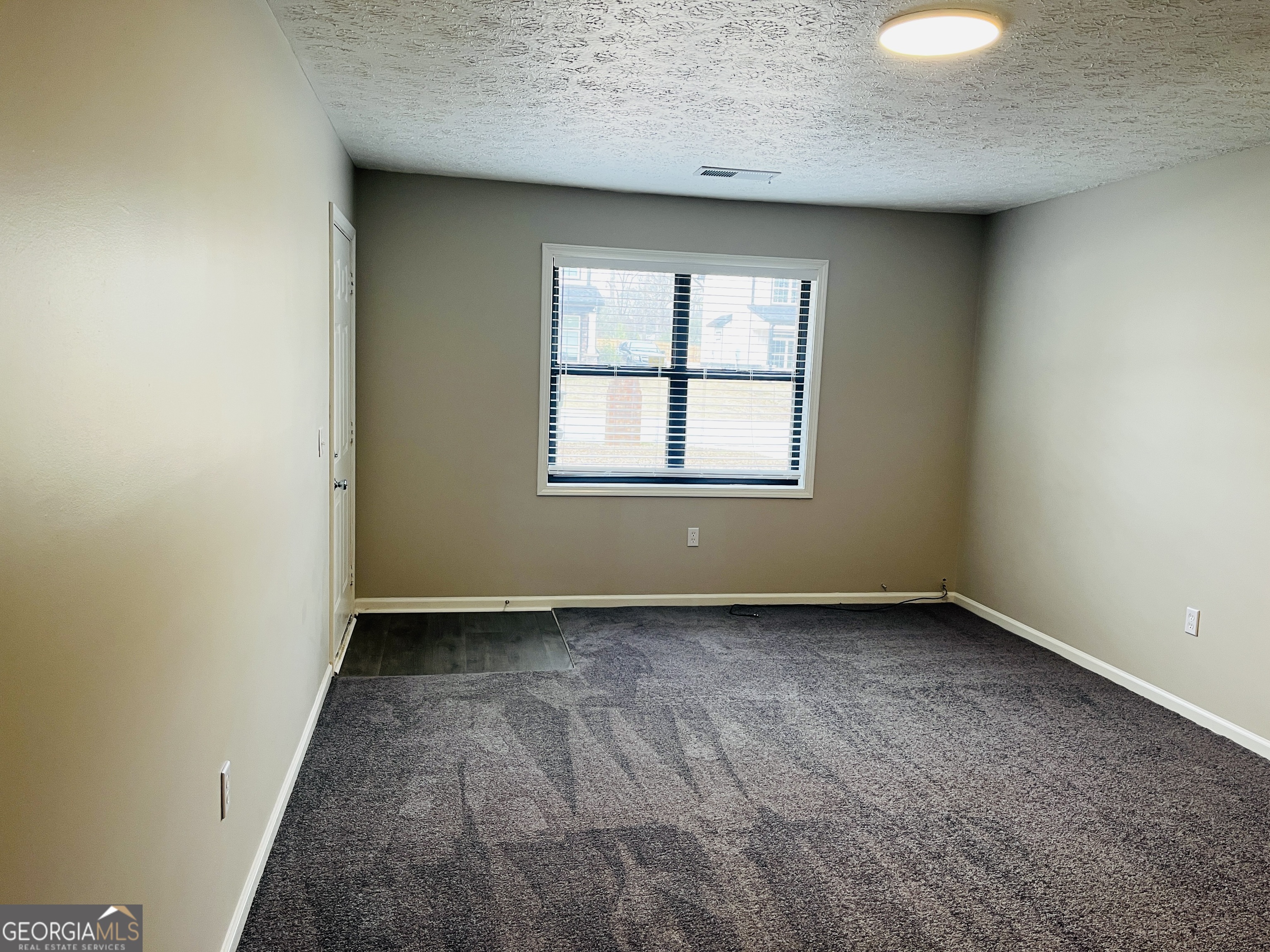 1075 Eastview RD NE UNIT A