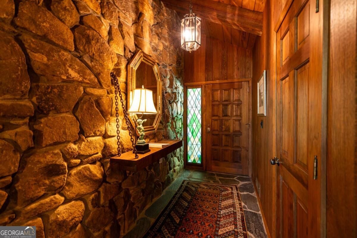 945 River Overlook CT