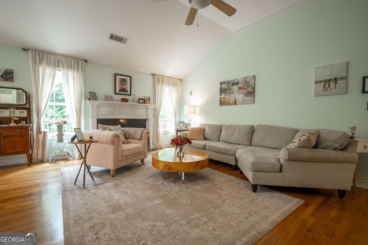 305 Joanne CT