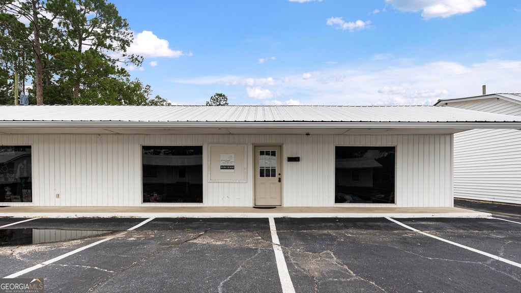 Photo of 680 S MAIN St, Baxley, GA 31513 (MLS # 10843772)