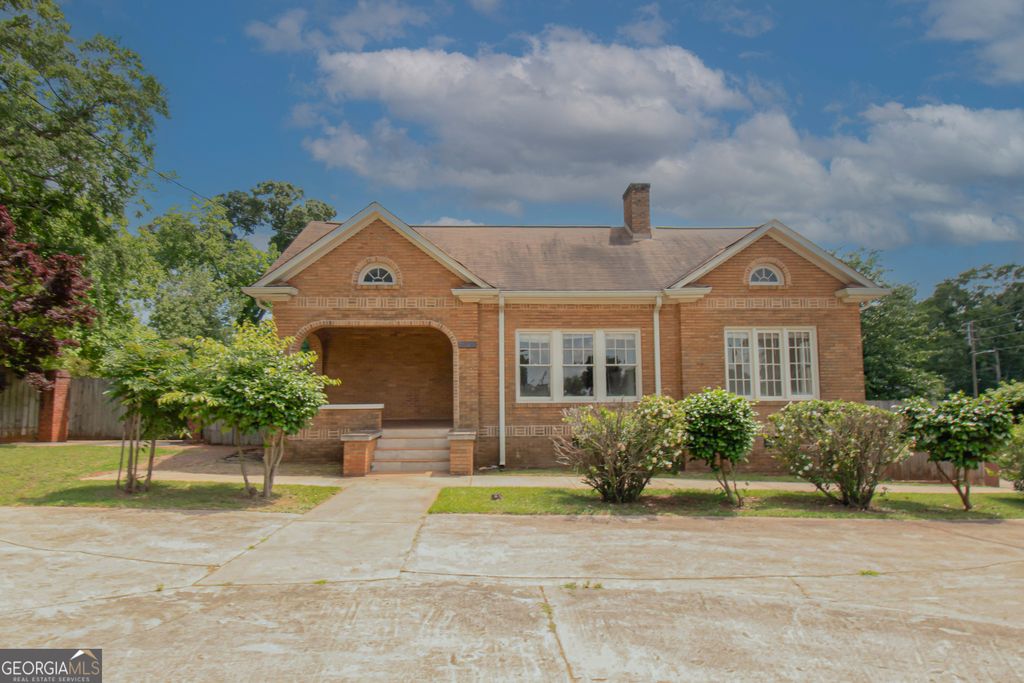 Photo of 1358 W Poplar Street, Griffin, GA 30224 (MLS # 10772304)