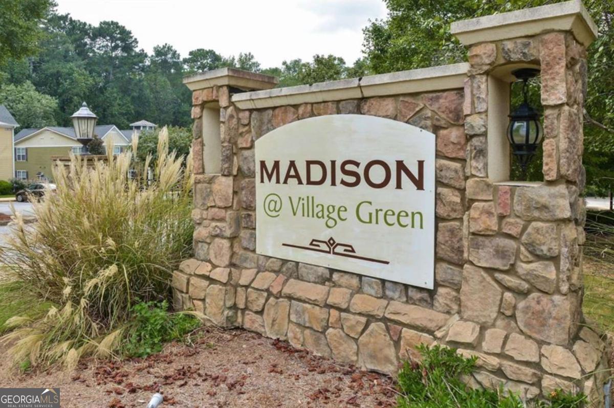 1307 Madison LN SE