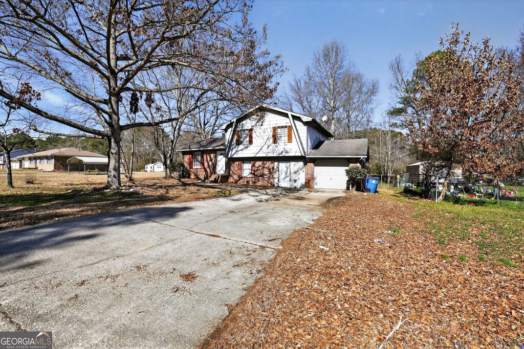 Photo of 954 Cochise Trail SE, Conyers, GA 30094 (MLS # 10698959)