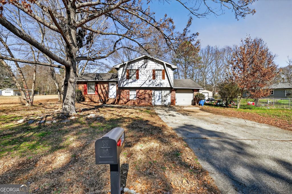 Photo of 954 Cochise Trail SE, Conyers, GA 30094 (MLS # 10698959)