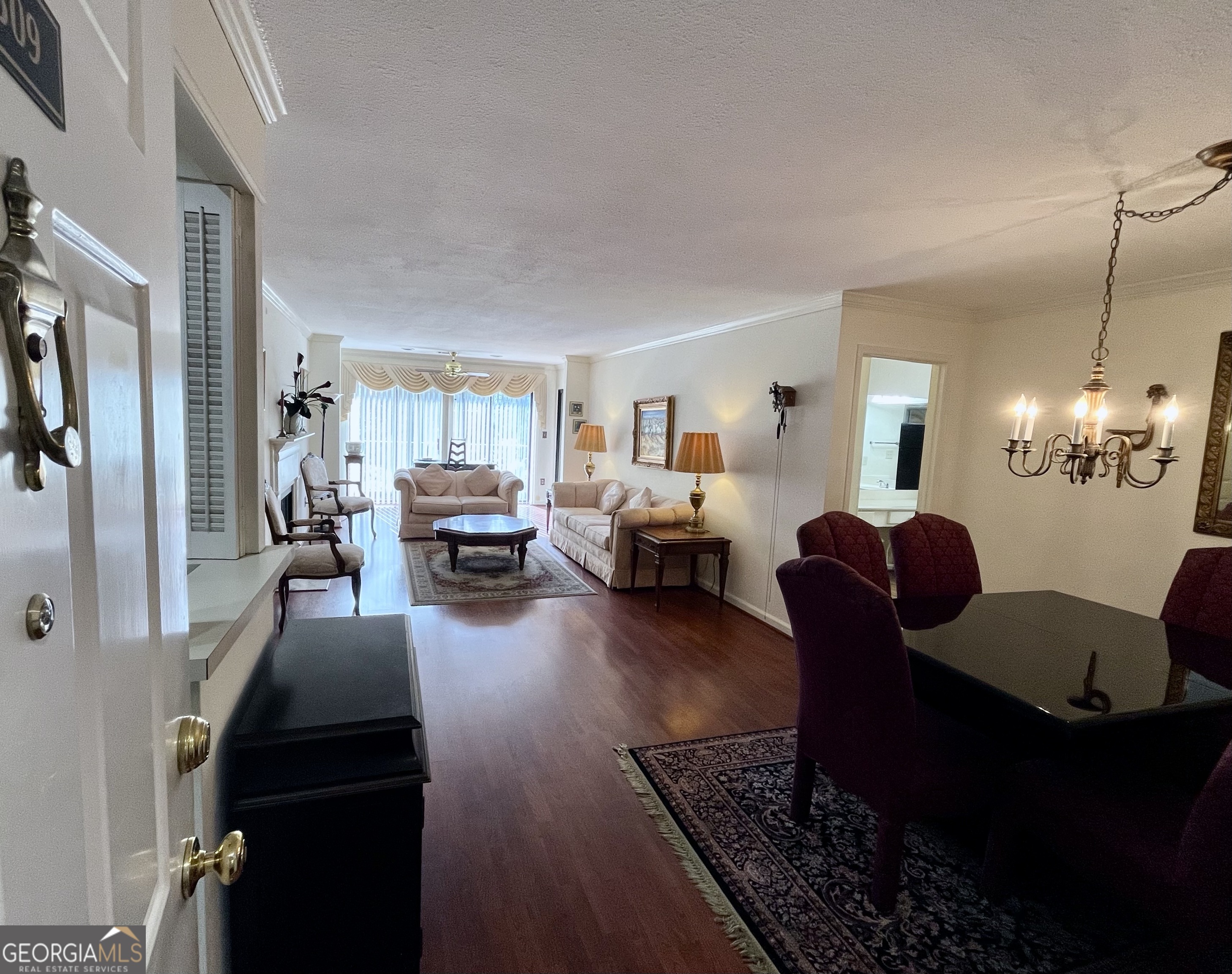 1309 Pine Heights DR NE