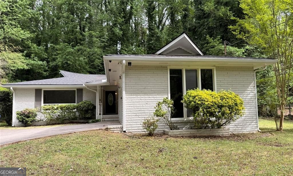 Photo of 3891 Artist View Drive, Decatur, GA 30034 (MLS # 10736375)