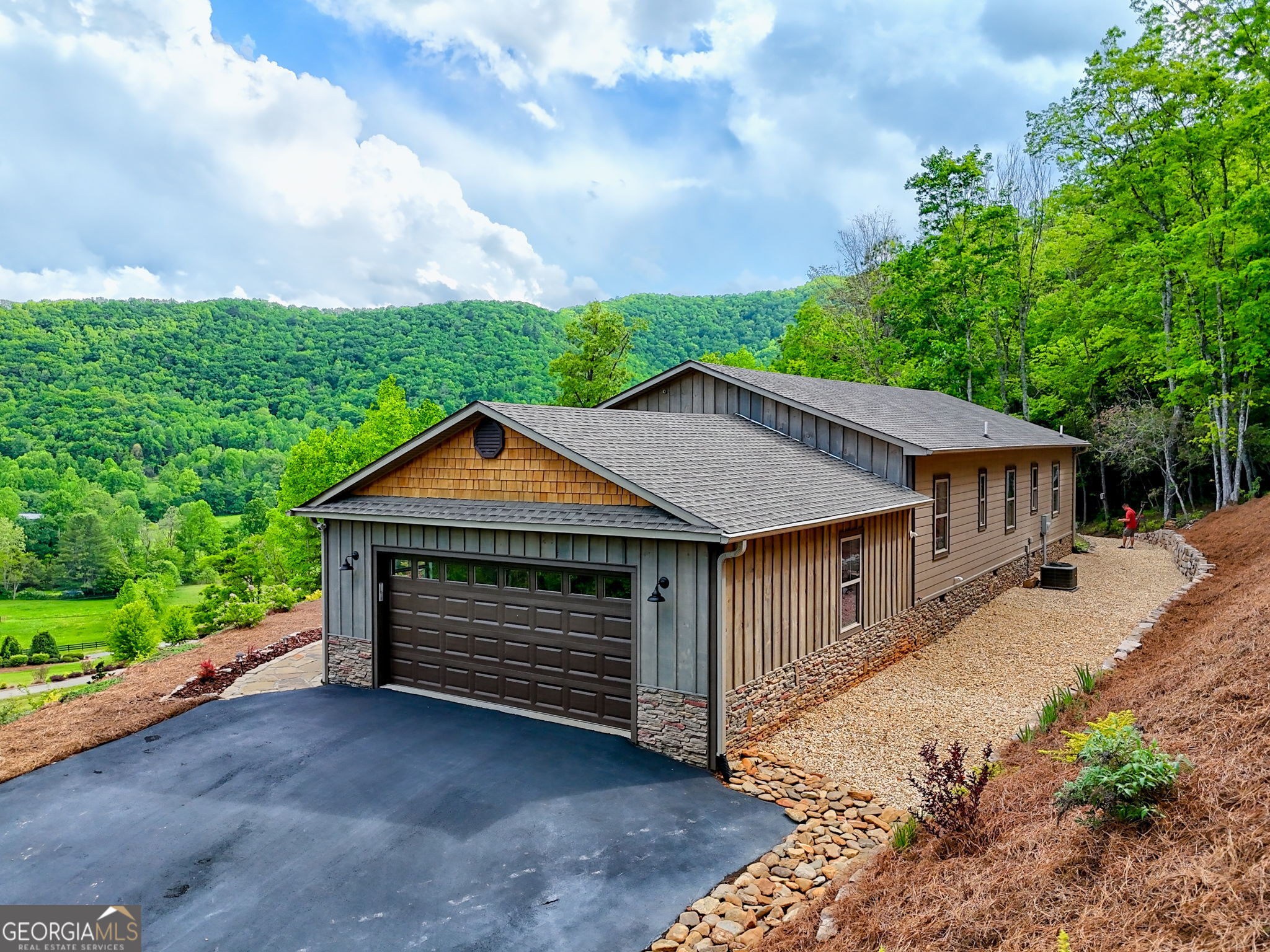 Rabun Gap, Georgia 30568, United States, 3 Bedrooms Bedrooms, ,4 BathroomsBathrooms,Residential,Active,127325