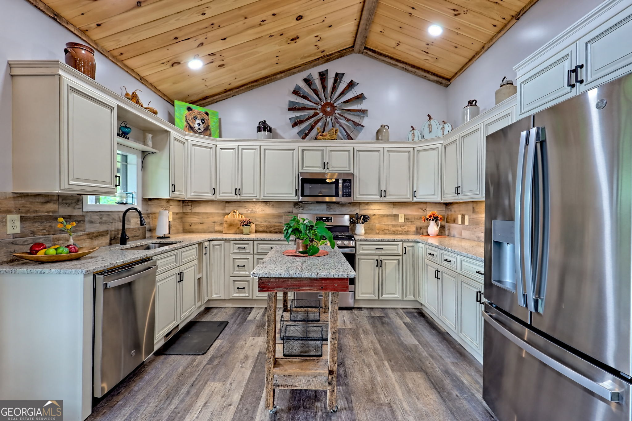 Rabun Gap, Georgia 30568, United States, 3 Bedrooms Bedrooms, ,4 BathroomsBathrooms,Residential,Active,127325