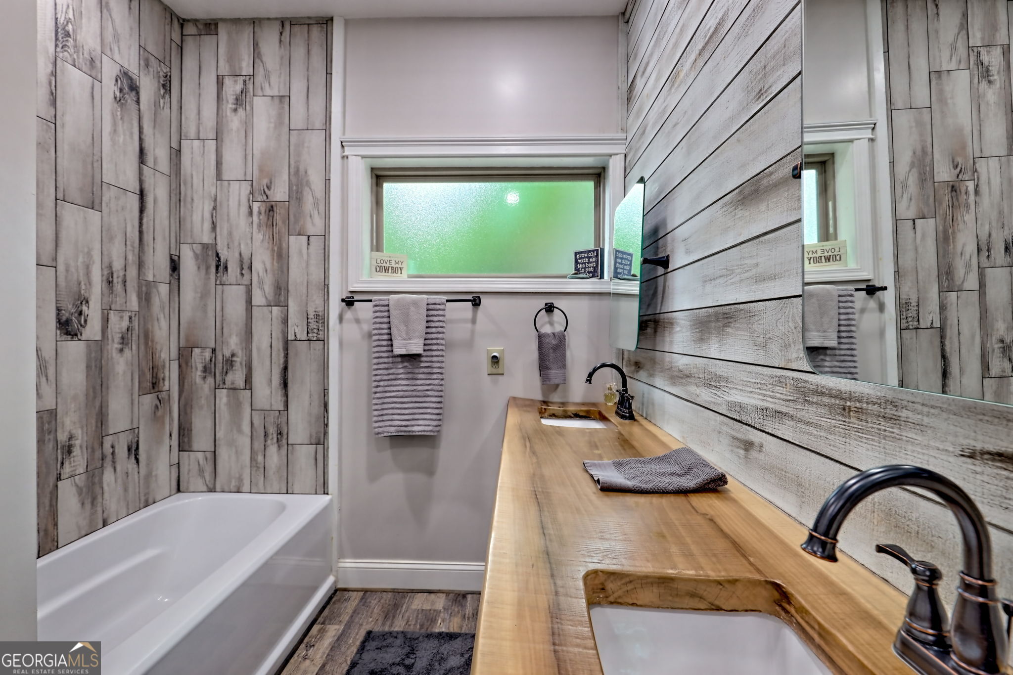 Rabun Gap, Georgia 30568, United States, 3 Bedrooms Bedrooms, ,4 BathroomsBathrooms,Residential,Active,127325