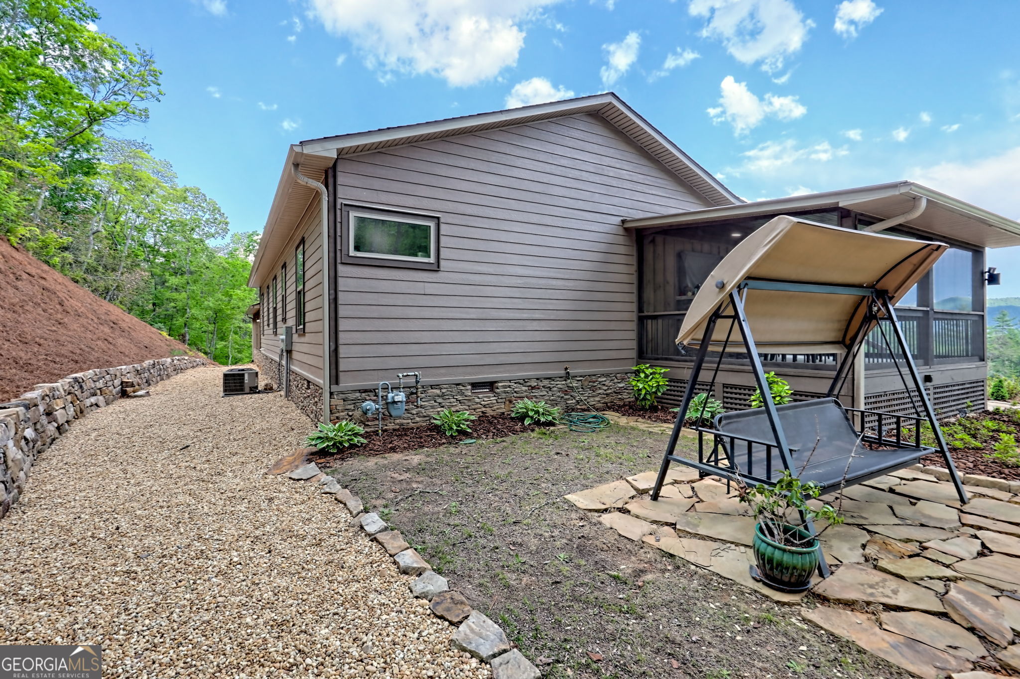 Rabun Gap, Georgia 30568, United States, 3 Bedrooms Bedrooms, ,4 BathroomsBathrooms,Residential,Active,127325