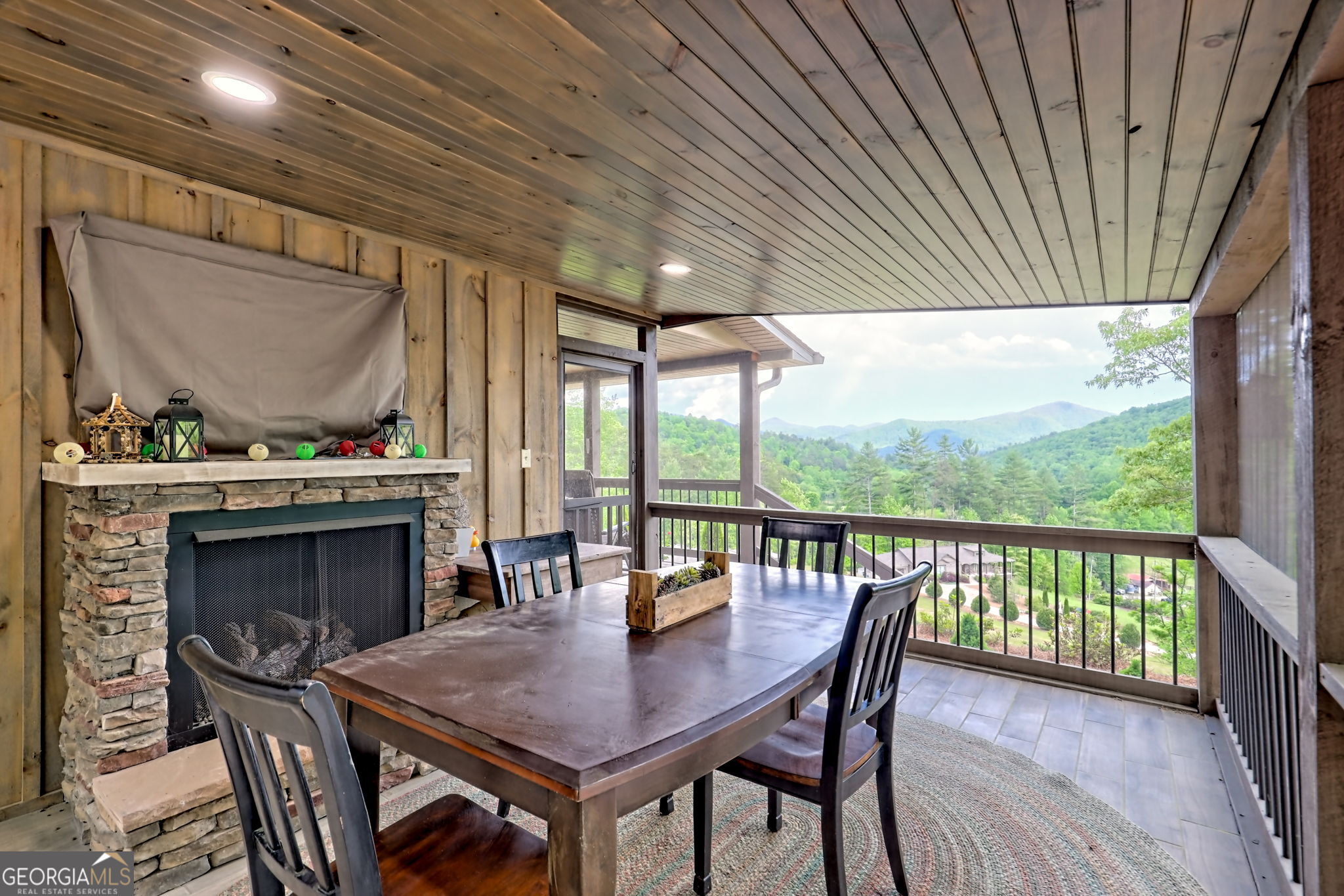 Rabun Gap, Georgia 30568, United States, 3 Bedrooms Bedrooms, ,4 BathroomsBathrooms,Residential,Active,127325