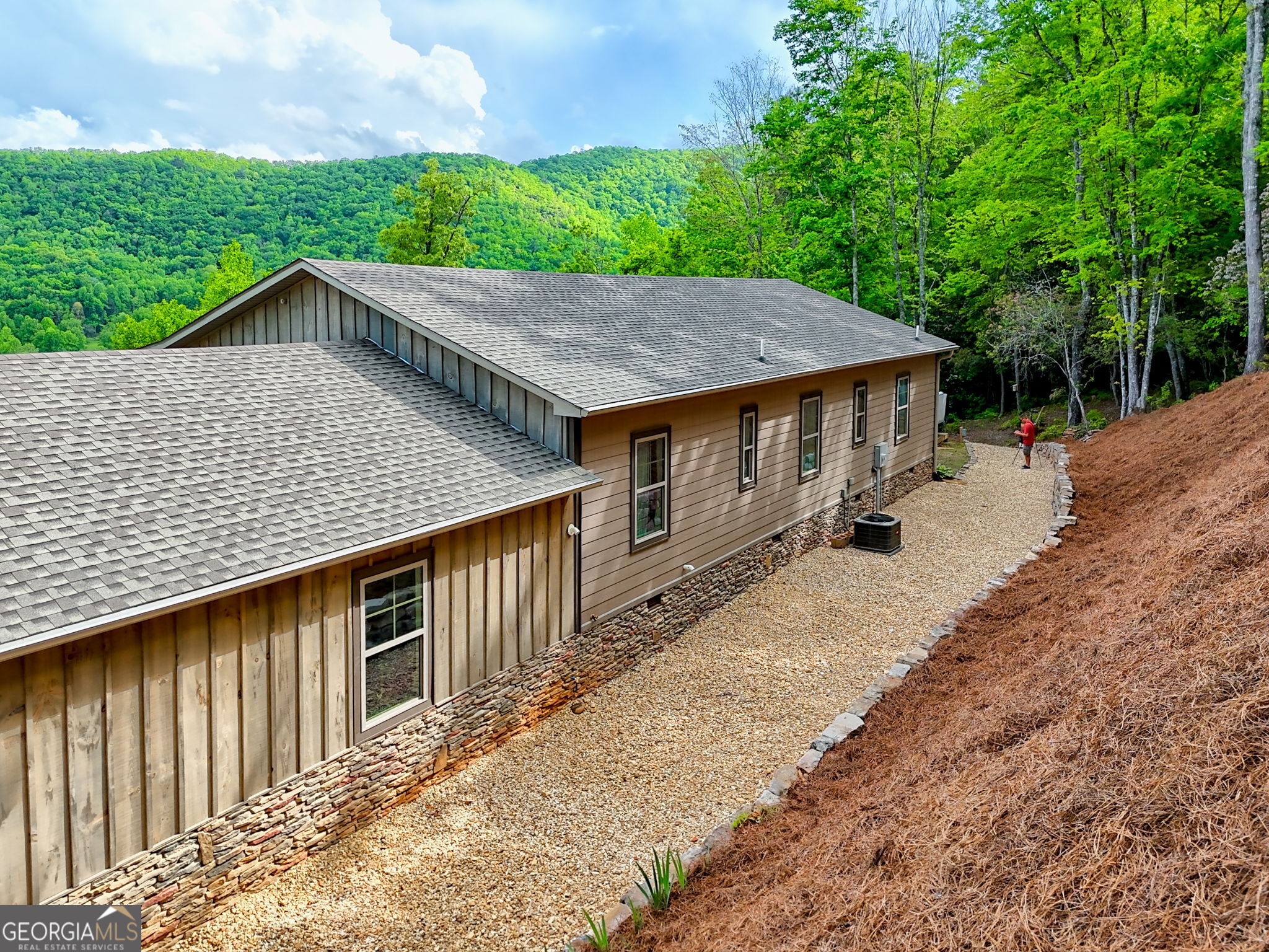 Rabun Gap, Georgia 30568, United States, 3 Bedrooms Bedrooms, ,4 BathroomsBathrooms,Residential,Active,127325