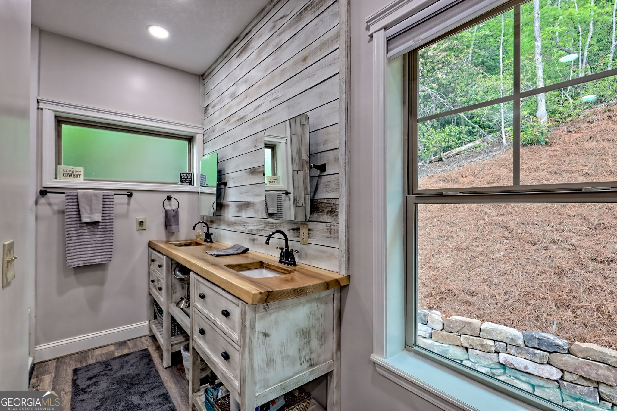 Rabun Gap, Georgia 30568, United States, 3 Bedrooms Bedrooms, ,4 BathroomsBathrooms,Residential,Active,127325